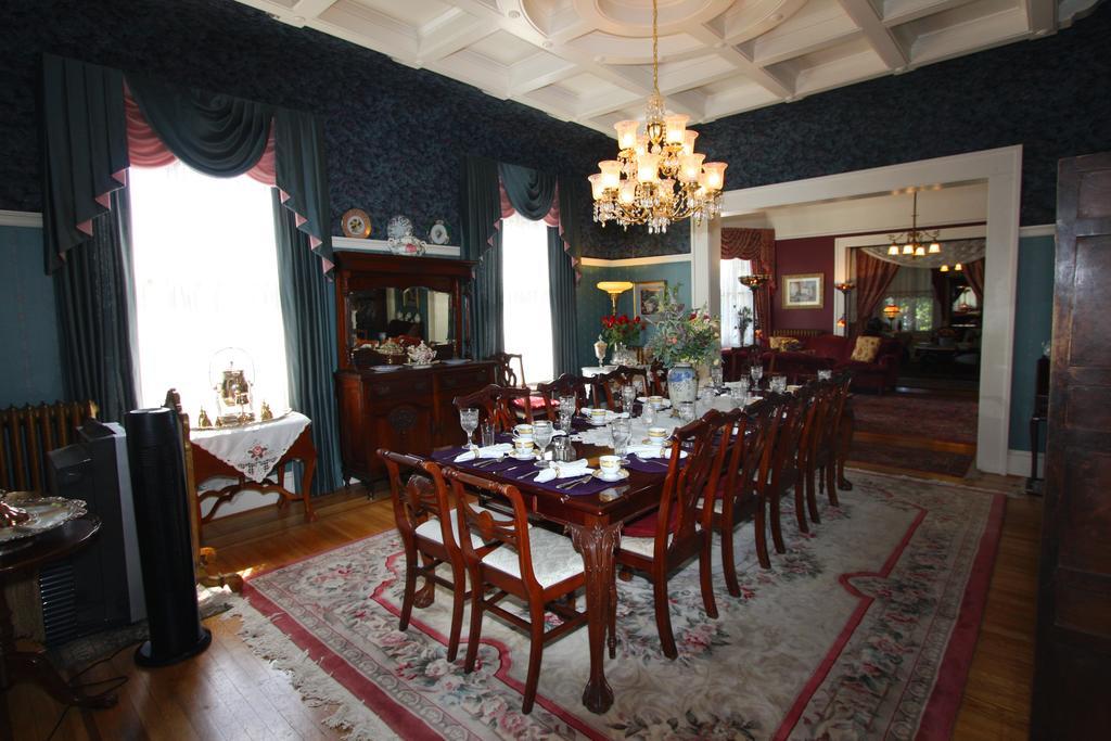 Lion And The Rose Victorian Guest House Portland Bagian luar foto