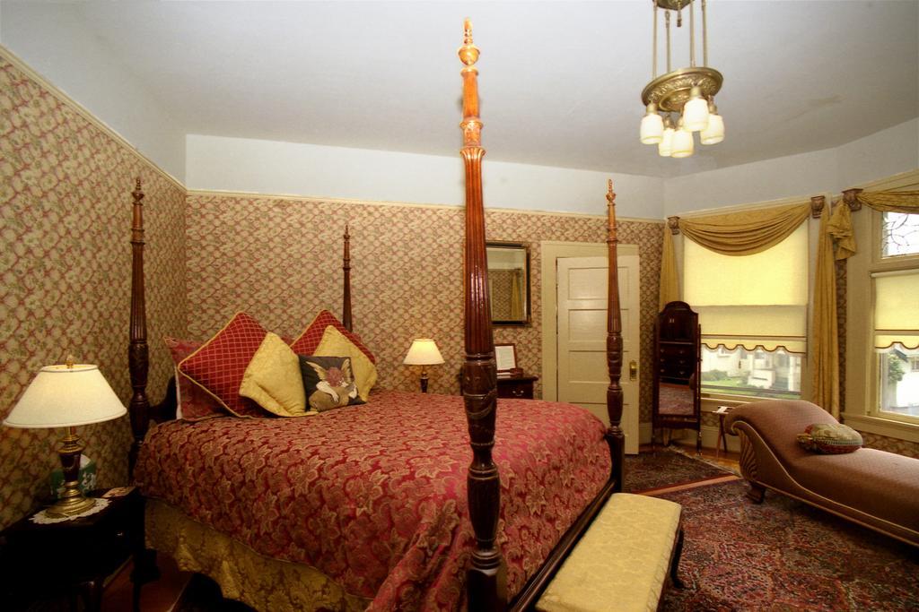 Lion And The Rose Victorian Guest House Portland Bagian luar foto