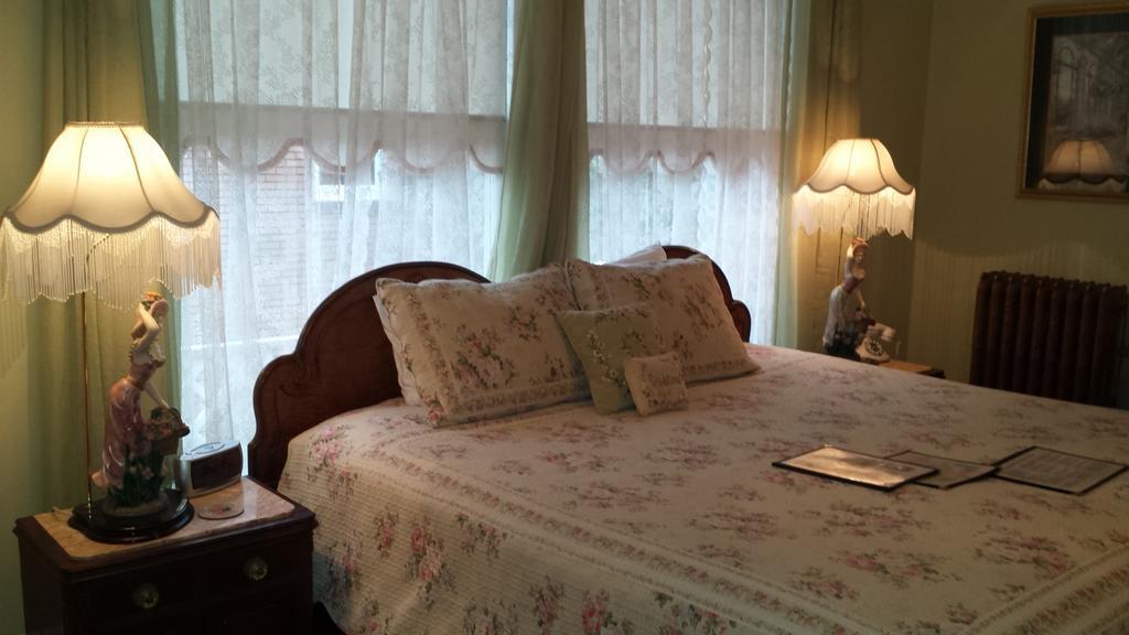 Lion And The Rose Victorian Guest House Portland Bagian luar foto